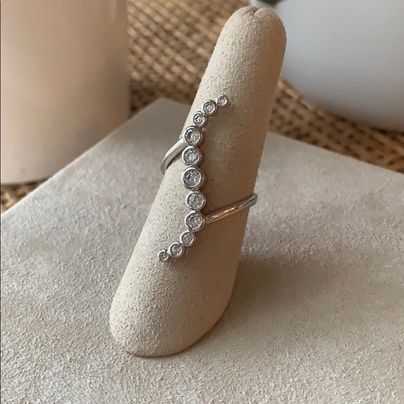 Curve ring - Picture 2 of 3